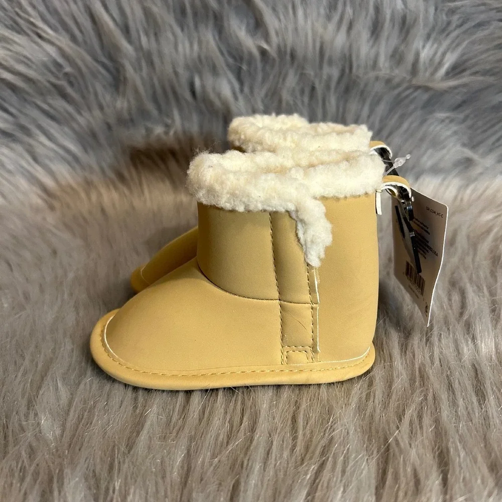 Carter's Child‎ Of Mine Crib Shoes Baby Size 3-6 Months Beige Boots Booties NEW